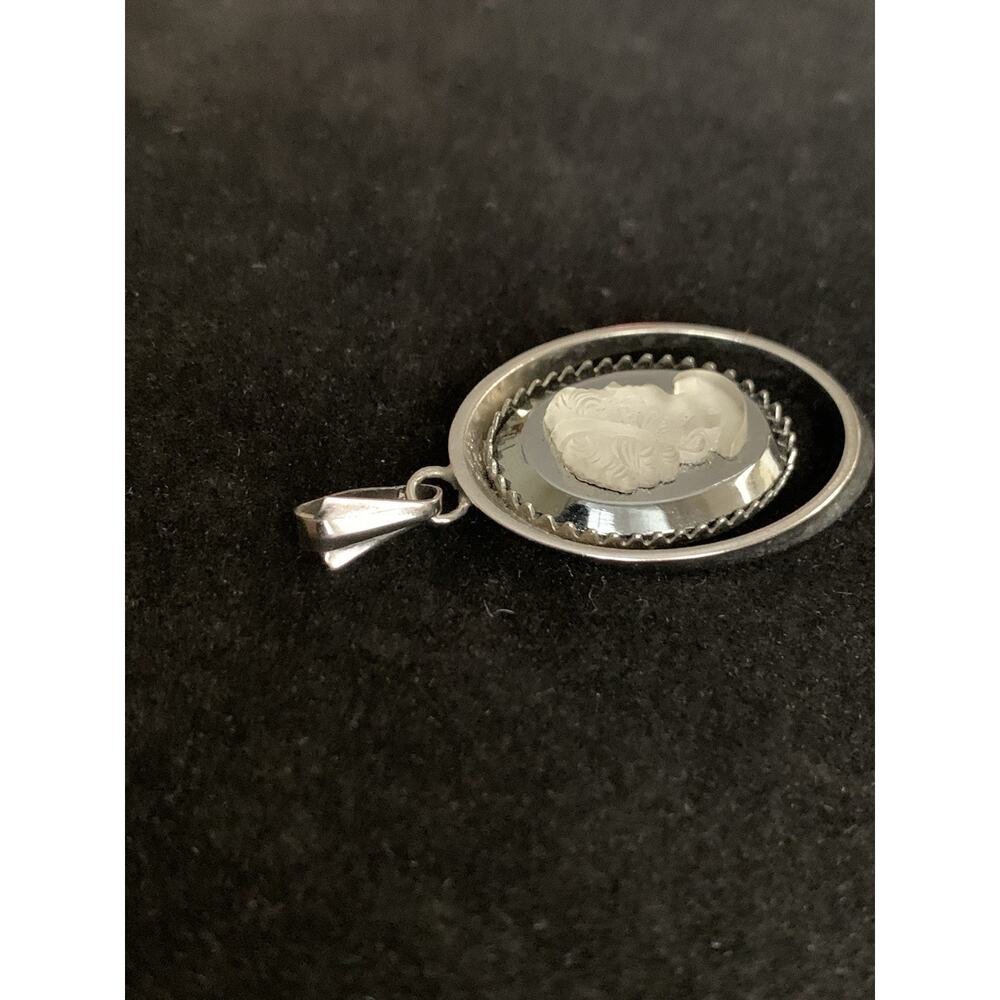 Vintage Silver Tone Cameo Pendant White Oval Elegant - Picture 4 of 9